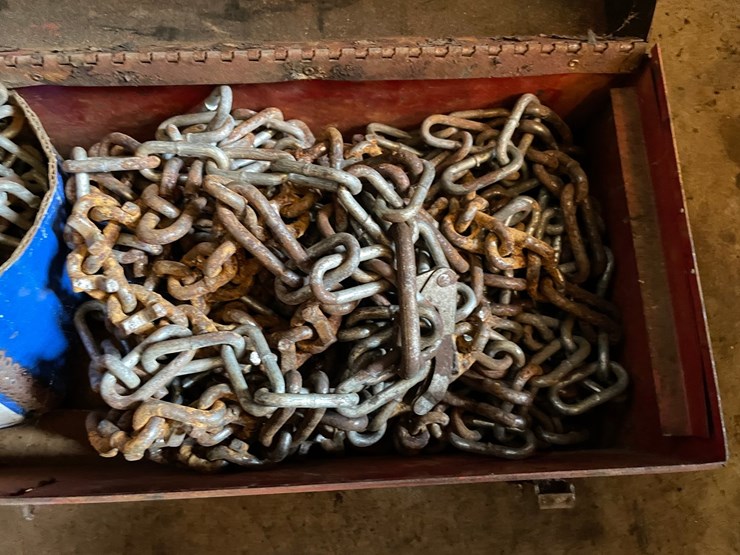 #1864-•-metal-toolbox-and-tire-chains-image-3