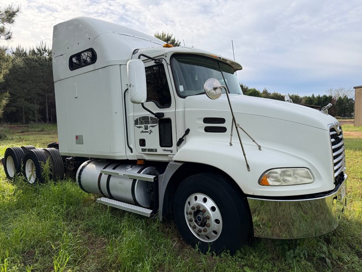#502-•-2005-mack-cxn613-truck---2005-mack-road-tractor-w/-sleeper-image-6