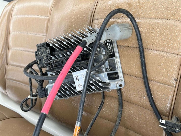 2022-club-car-tempo-2-passenger-48-volt-golf-cart-with-charger-image-14