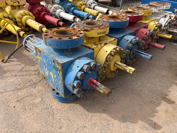 (3x$)-(3)-7-1/16”-10k-hydraulic-frac-valves-image-1