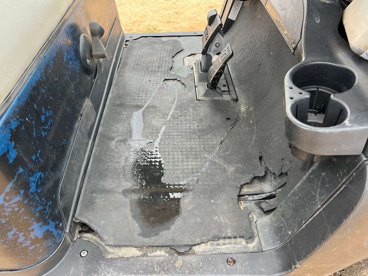 club-car-2-seater-gas-golf-cart-(2,403-hours)-image-21