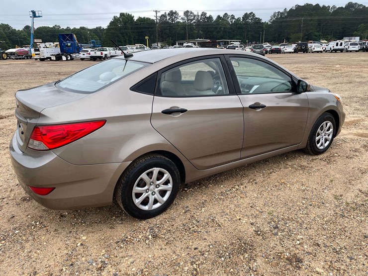 2012-hyundai-accent-4-door-sedan-(155,416-miles)-image-3