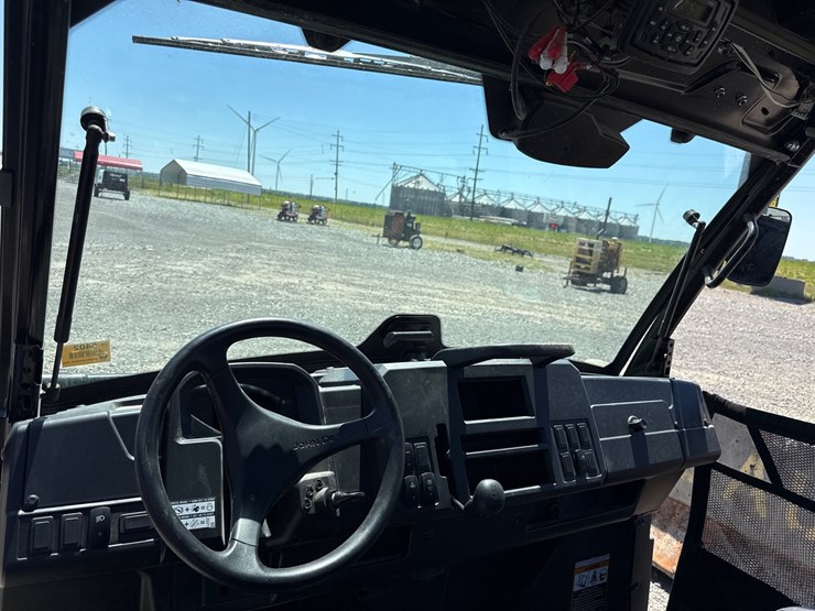 2025-john-deere-gator-image-22