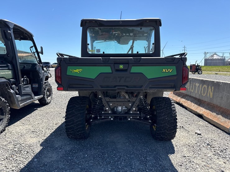 2025-john-deere-gator-image-5
