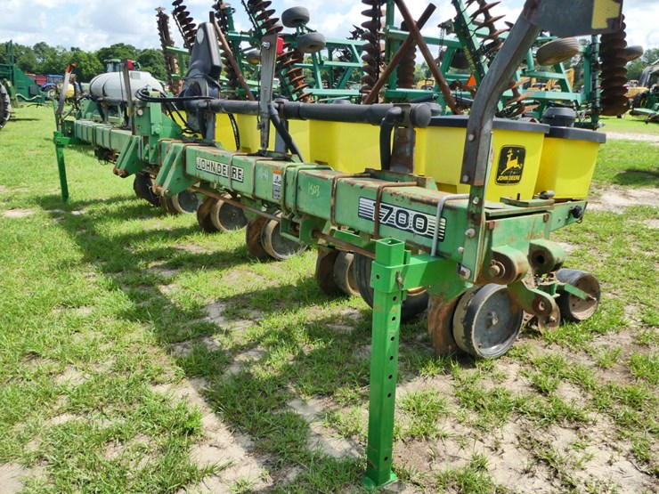 john-deere-1700-image-4
