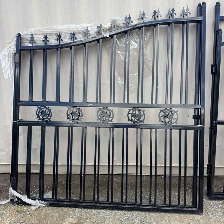 #601 • Decorative entrance gate, 14 foot two piece swinging gate