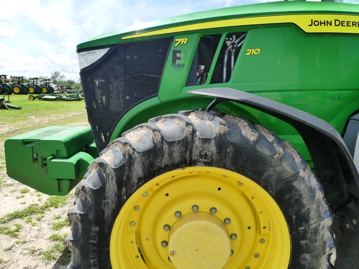 2020-john-deere-7r-210-image-27