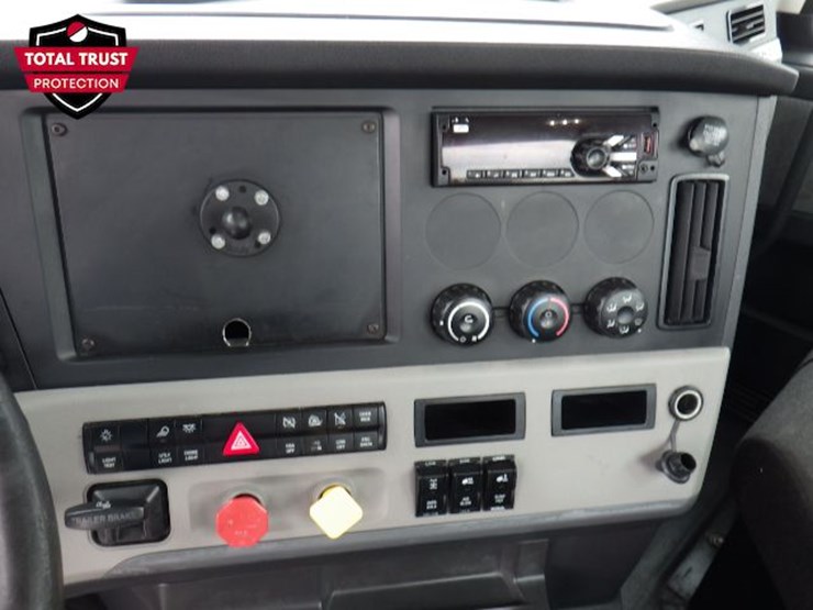 2019-freightliner-cascadia-126-image-19