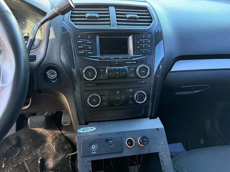 2017-ford-explorer-image-31