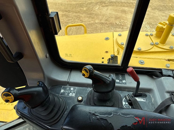 2020-komatsu-d155ax-8-image-28