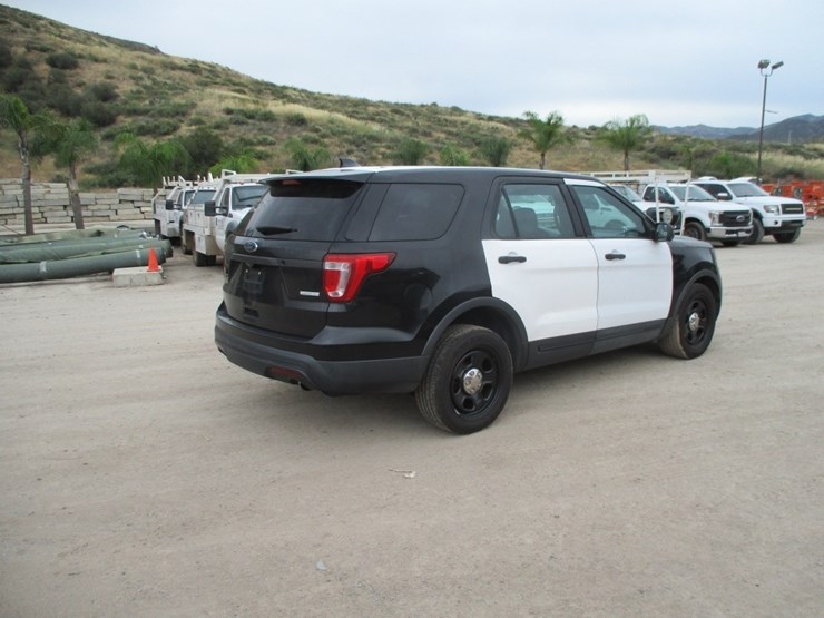 2017-ford-explorer-image-3