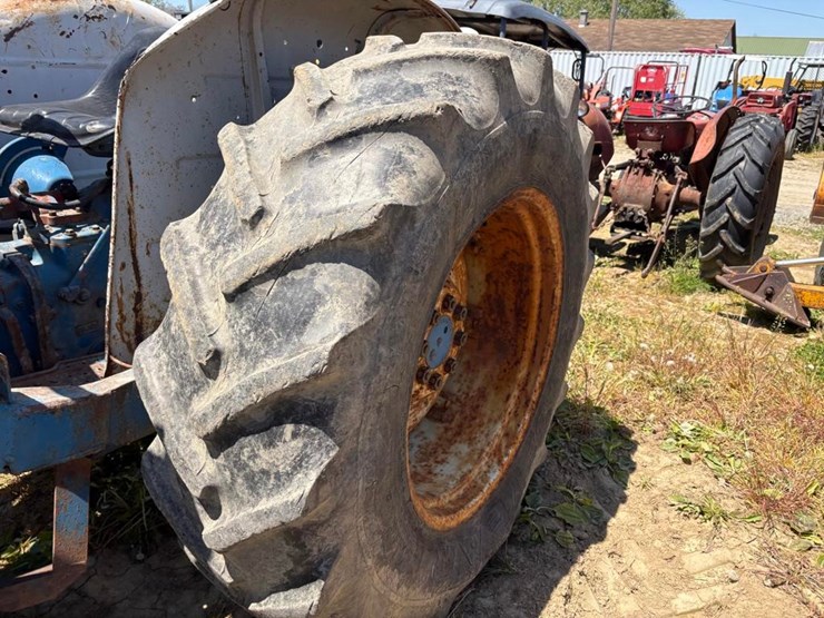 ford-4000-image-11
