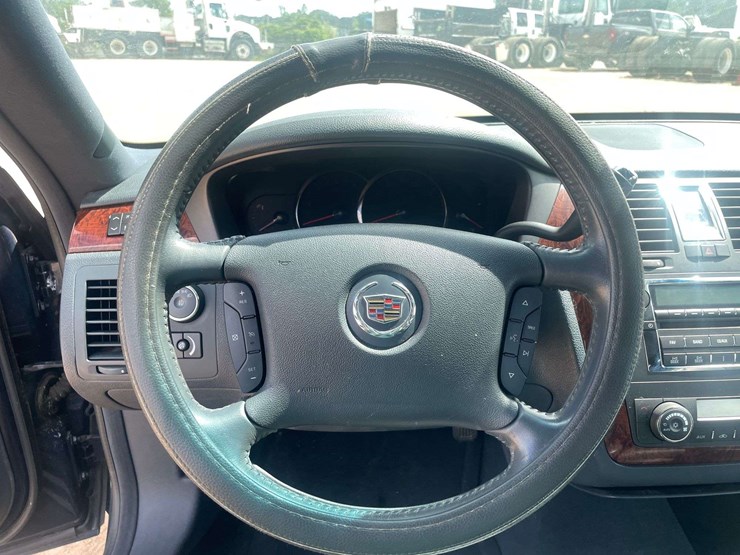 2006-cadillac-dts-4-door-sedan-(215,267-miles)-image-12