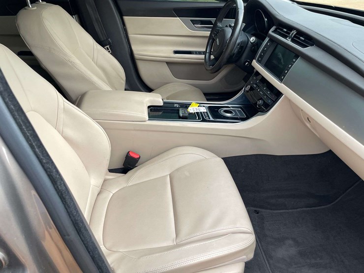 2017-jaguar-xf-4-door-sedan-(87,398-miles)-image-18