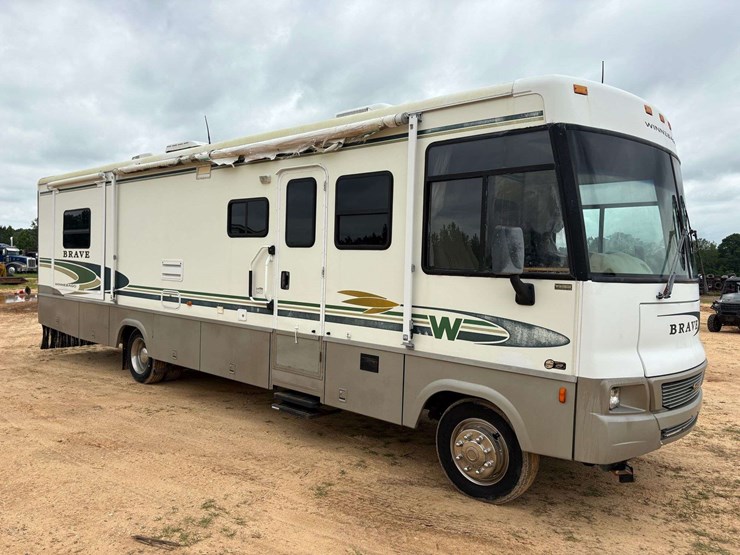 2003-winnebago-"brave"-motor-home-(12,893-miles-showing)-image-4