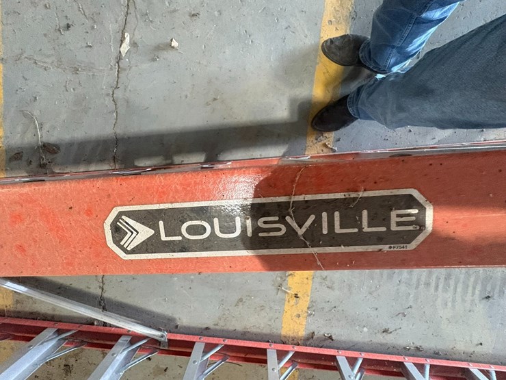 #42115-•-louisville-15'-step-ladder-image-4