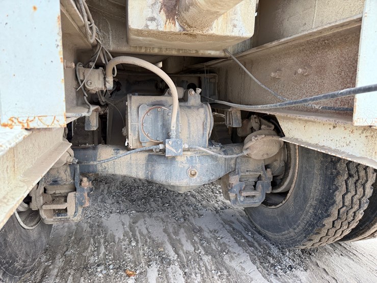 1993-mack-rd690s-image-23