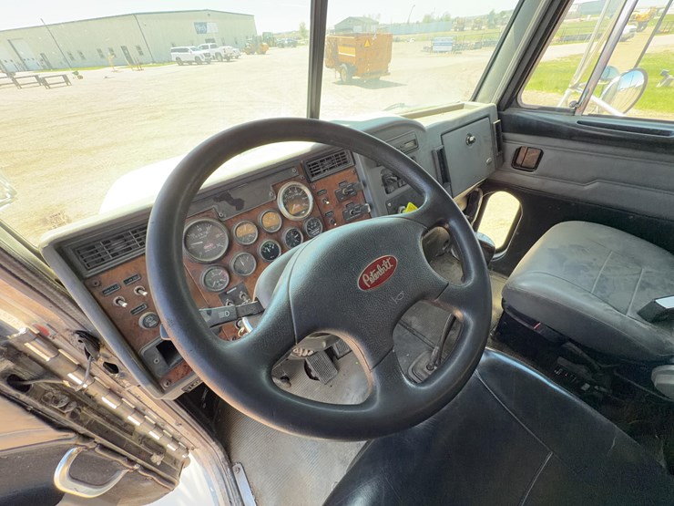 2003-peterbilt-330-image-33