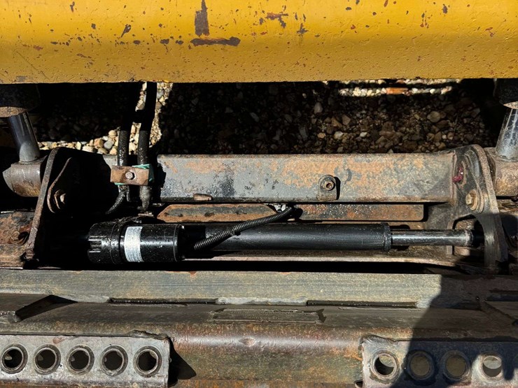 2015-caterpillar-279d-image-12