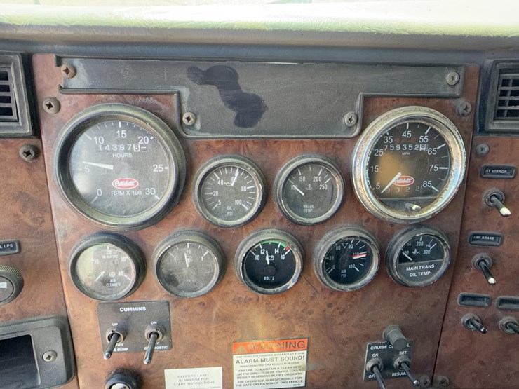 2003-peterbilt-330-image-36