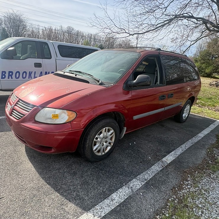 #42108 • 2007 Chrysler Grand Caravan Passenger Van VIN: 1D8GP24R57B236495