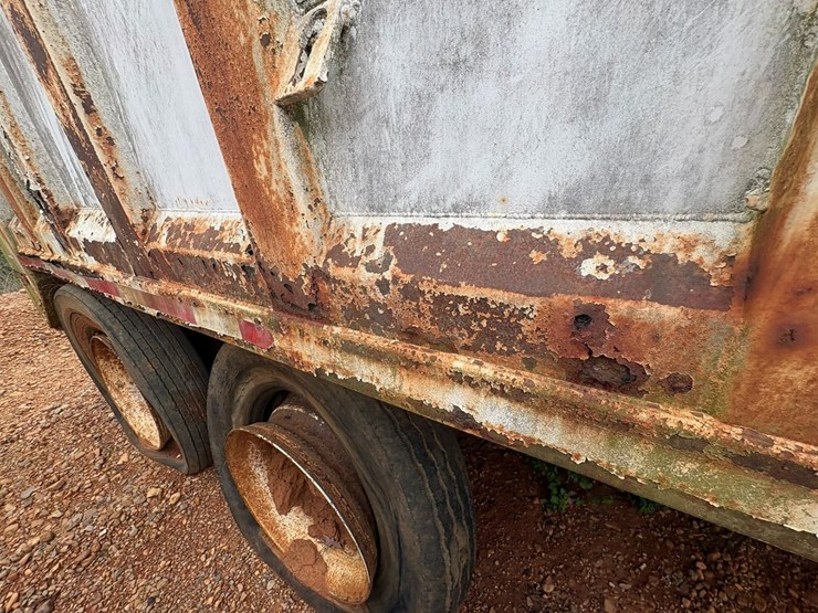 #41746-•-gilbreath-48'-steel-chip-trailer-vin:-1g9w045231b157743-image-13