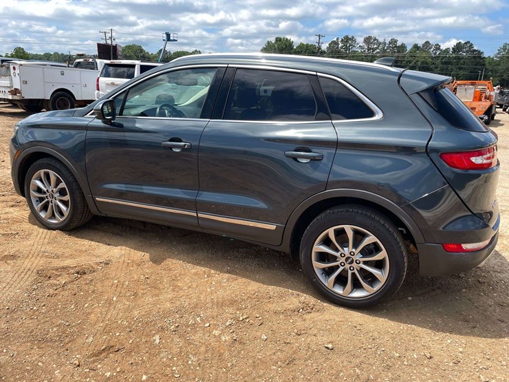 2019-lincoln-mkc-4-door-mpv-(105,085-miles)-image-2