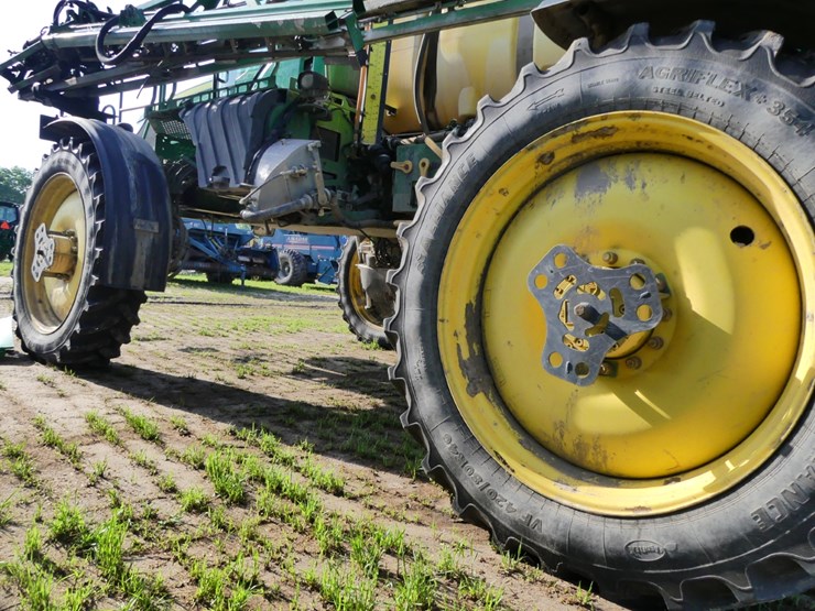 2015-john-deere-r4030-image-11