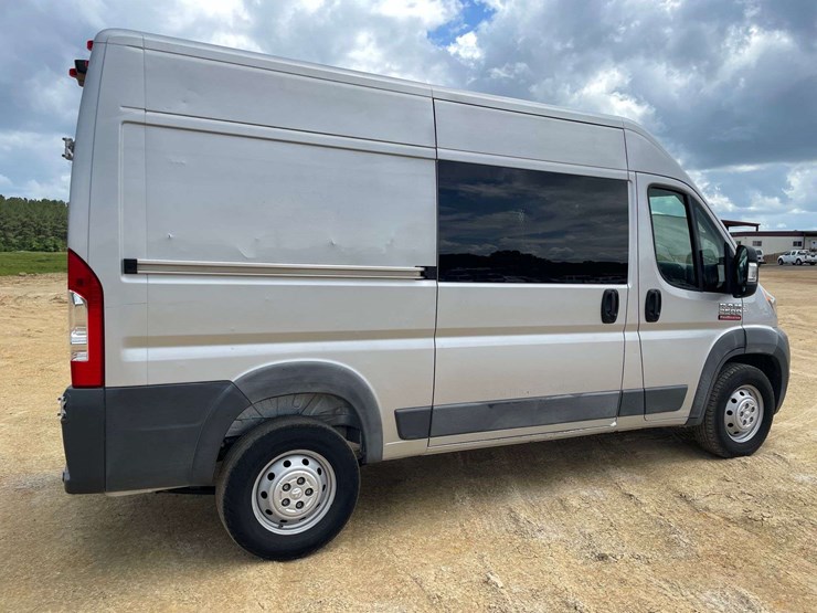 2018-ram-promaster-2500-image-3