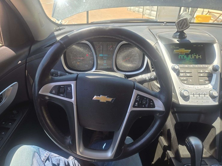 2015-chevrolet-equinox-lt-image-14