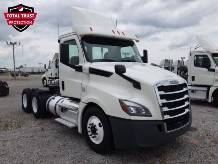 2019-freightliner-cascadia-126-image-4