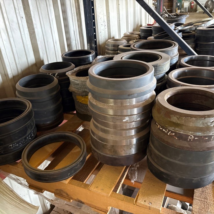 Pallet of 8-5/8” & 9-3/4” H-plates & secondary seals