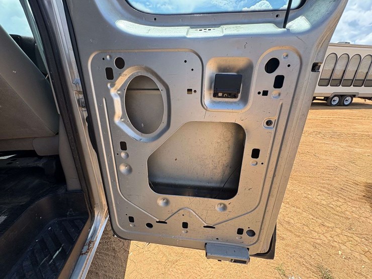 2009-utility-van-image-27