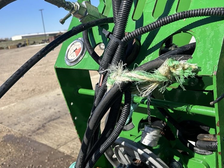 2016-john-deere-l340-image-49