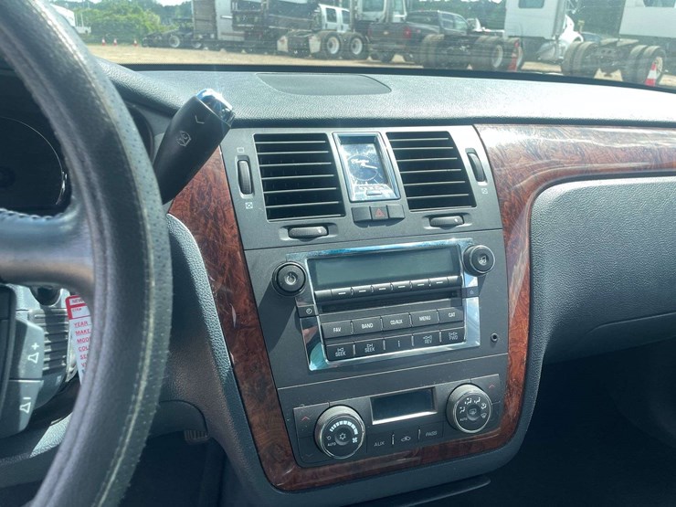 2006-cadillac-dts-4-door-sedan-(215,267-miles)-image-13