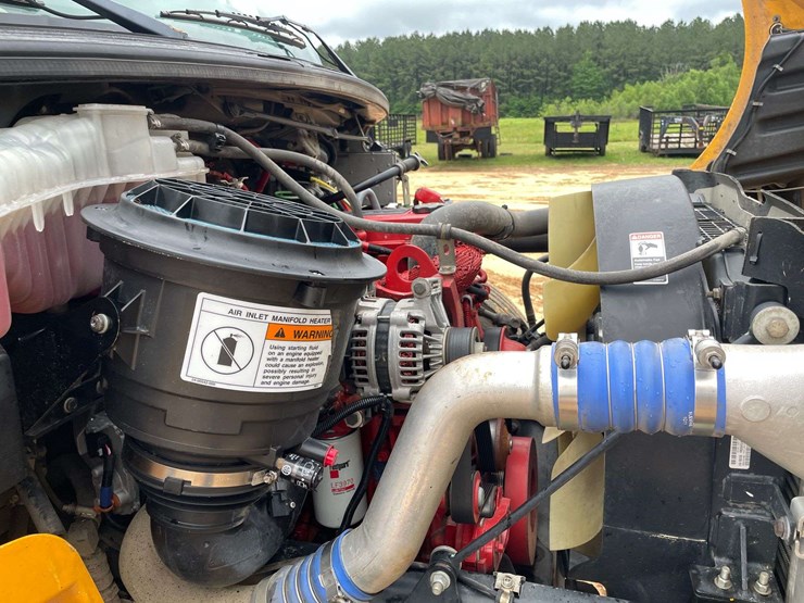 2012-freightliner-b2-image-8