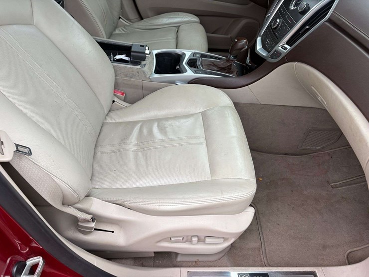 2010-cadillac-srx-image-32