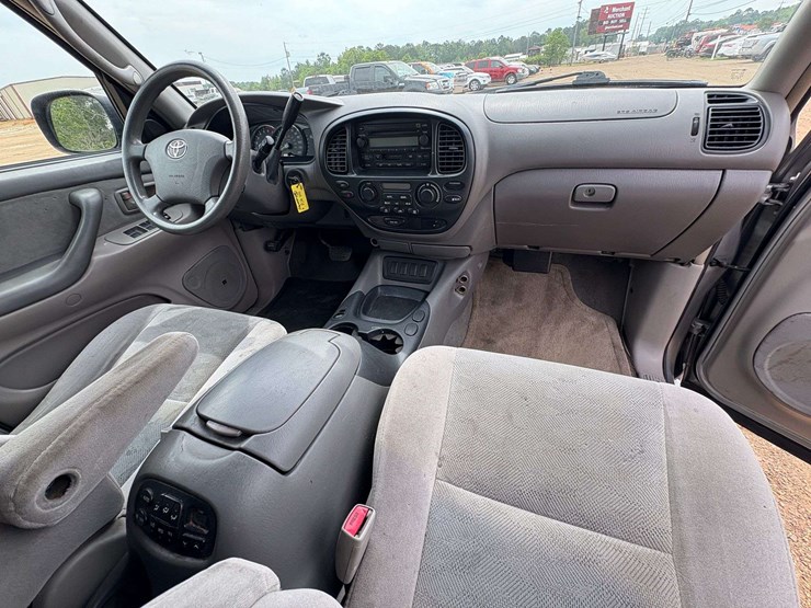 2006-toyota-sequoia-image-25