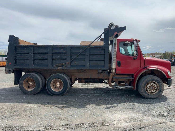 2006-freightliner-m2-106-image-4