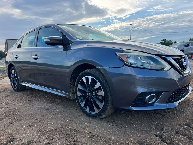 2019-nissan-sentra-sr-image-1