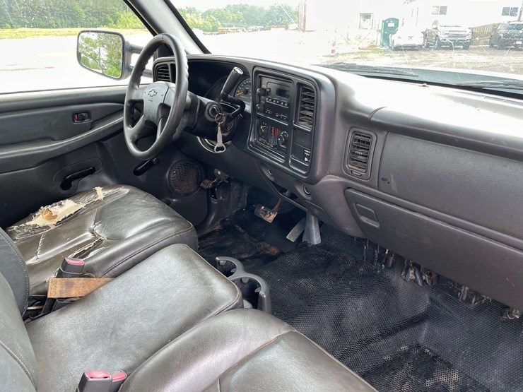 2006-chevrolet-silverado-2500-image-17