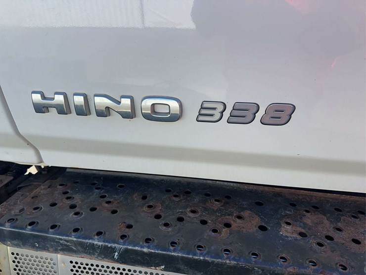 2020-hino-338-image-13