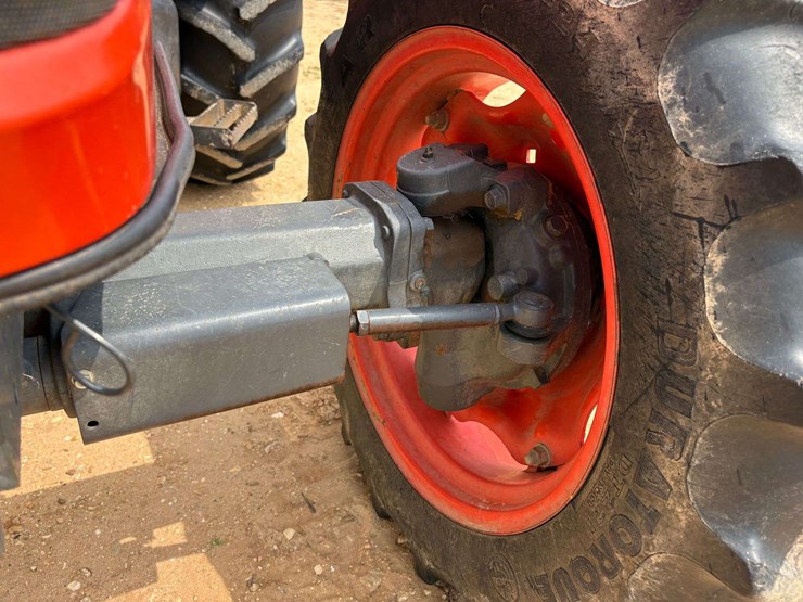 2013-kubota-m7040-image-9
