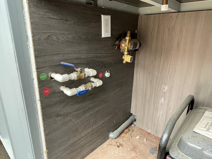 #3284-•-shipping-container-tiny-house-image-31