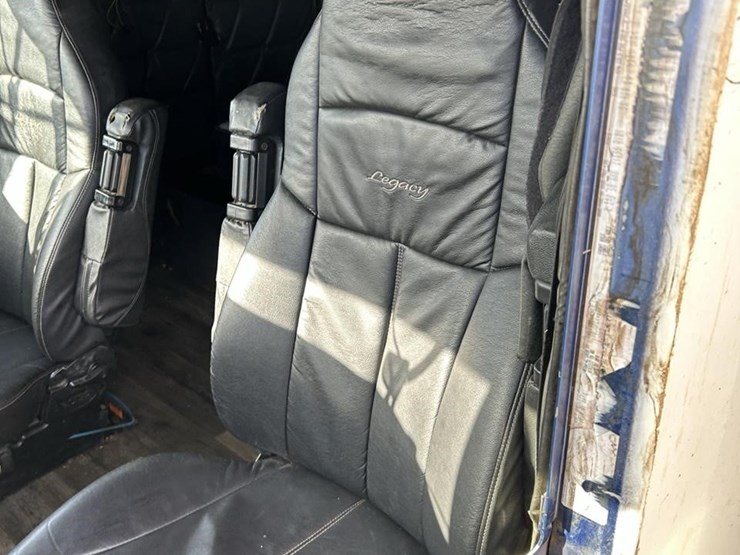 2006-freightliner-fld132-classic-xl-image-51