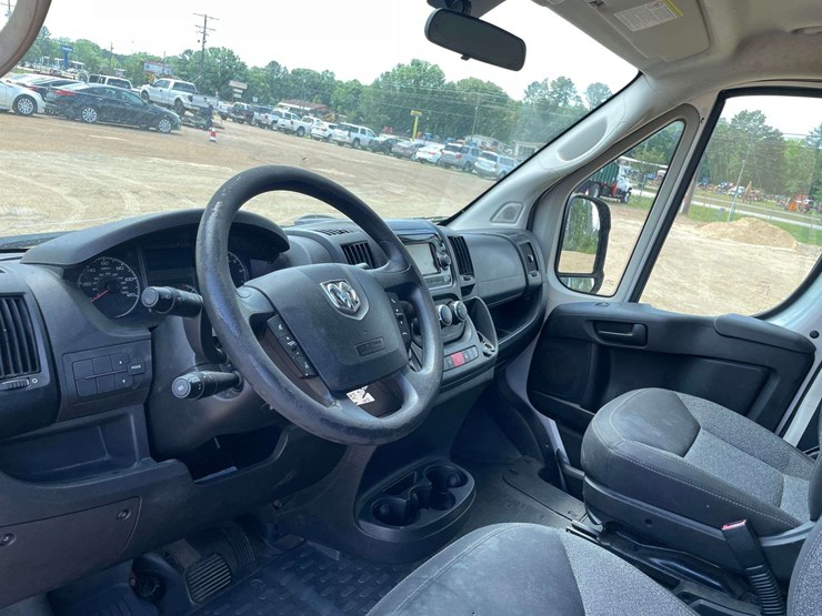 2018-ram-promaster-2500-image-11