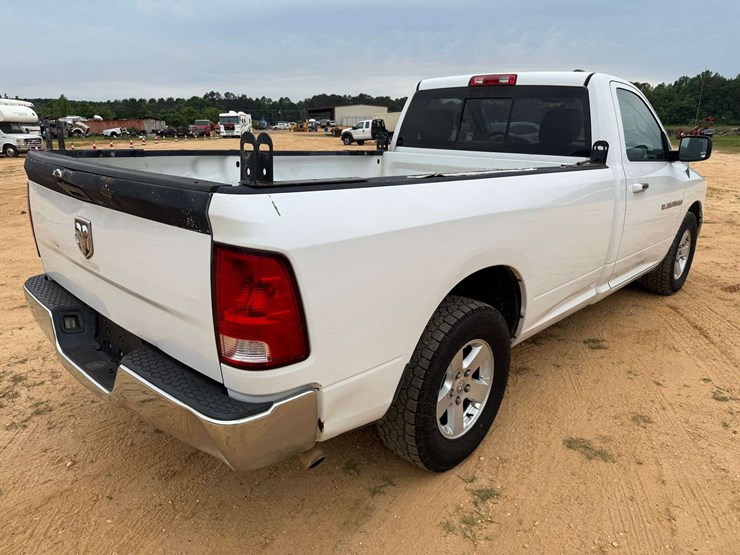 2011-dodge-ram-1500-image-3