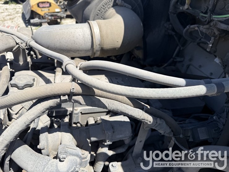 2016-kenworth-t300-image-16