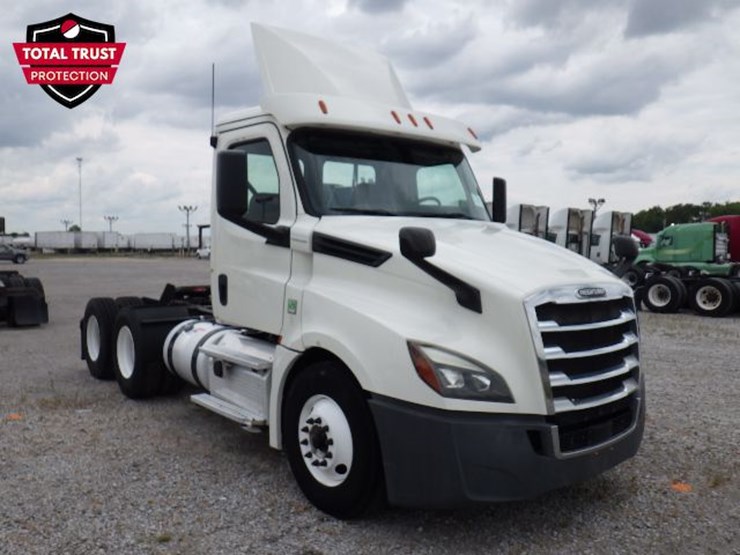 2019-freightliner-cascadia-126-image-3