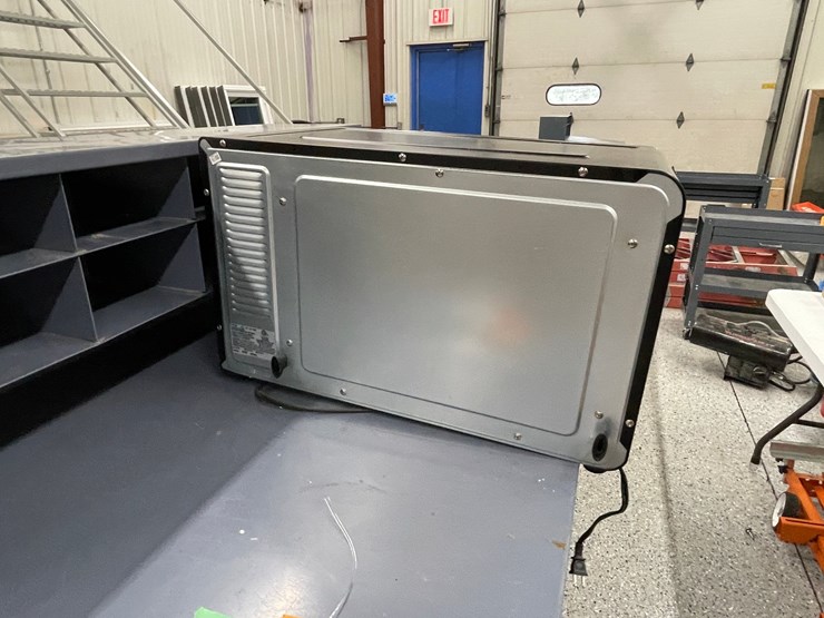 #8609-•-hamilton-beach-toaster-oven-image-4
